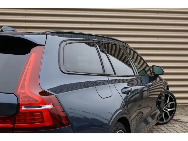 Volvo V60 T6 Recharge AWD R-Design 2022 Hybride Benzine 21