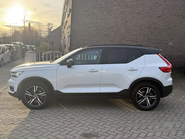Volvo XC40 2.0 T4 190 pk R-Design 2018 Benzine 3