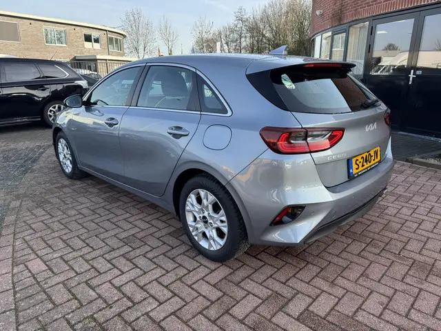 Kia Ceed 1.5 T-GDi DynamicLine, Full Led, 2023 Benzine 7