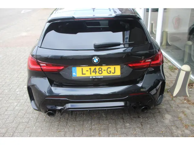 BMW 1 Serie 118i Executive Edition 2021 Benzine 23