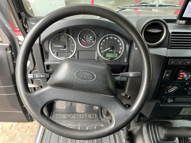 Land Rover Defender 2.2 D HT 110" SE 2015 Diesel 13