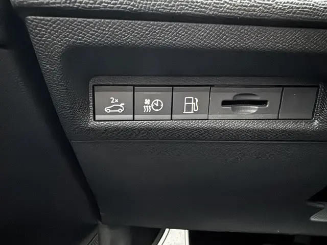 Peugeot 408 GT HYbrid 225 EAT8 2023 Hybride Benzine 16