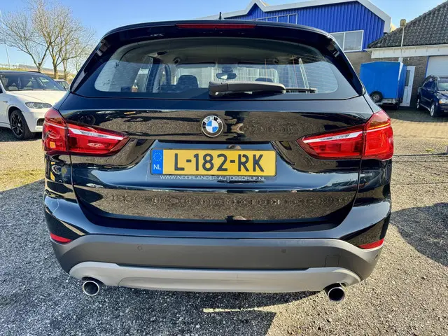 BMW X1 xDrive20i High Executive 2018 Benzine 7