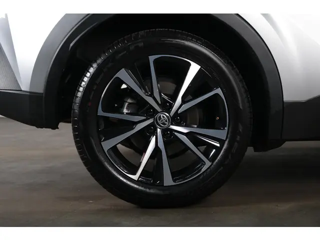 Toyota C-HR 1.8 Hybrid 140 Dynamic, 2024 Hybride Benzine 7