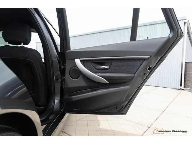 BMW 3 Serie Touring 330d High Executive 2012 Diesel 43