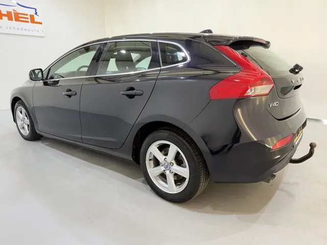 Volvo V40 V-40 1.6 T2 Momentum Navi 2014 Benzine 34