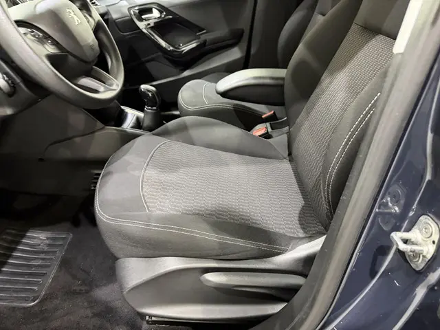 Peugeot 208 HB 1.2 PureTech Blue Lion 2017 Benzine 29