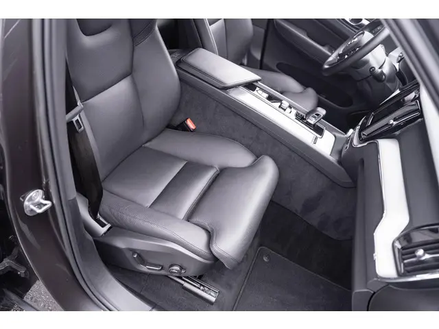 Volvo XC60 B5 Plus Dark 2023 Benzine 34