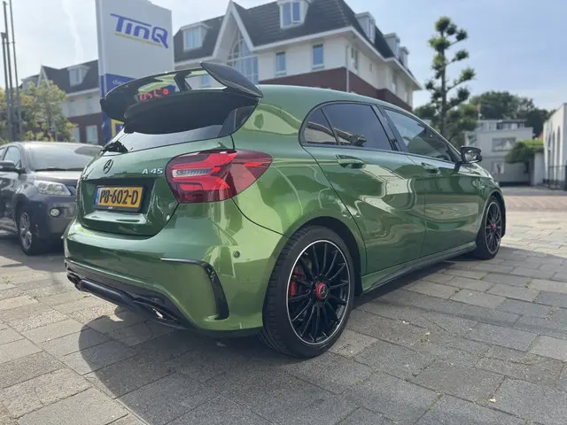 Mercedes-Benz A-Klasse 180 Bus. Sol. AMG 2017 Benzine 4