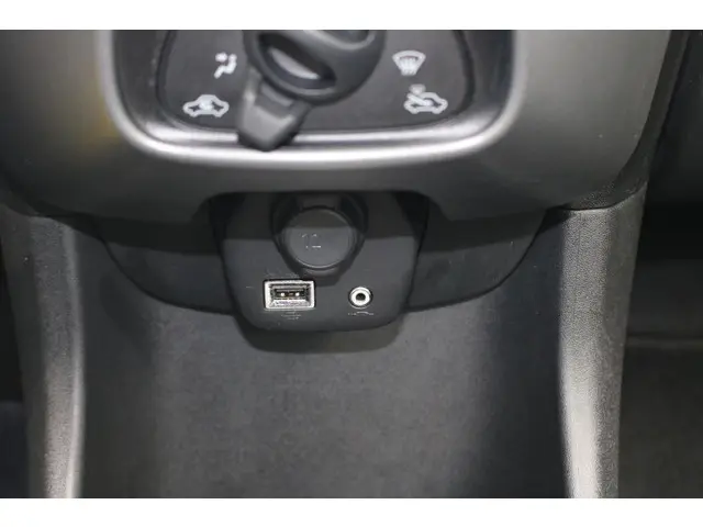 Toyota Aygo 1.0 VVT-i x-play limited 2019 Benzine 22
