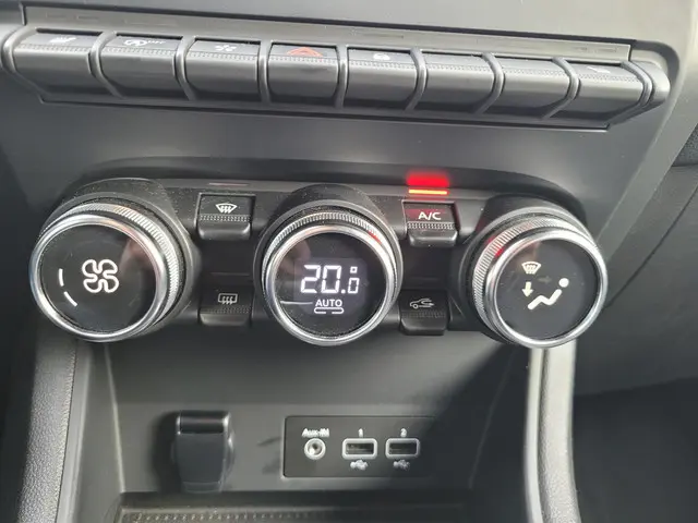 Renault Captur 1.3 TCe 140 Intens 2022 Benzine 12