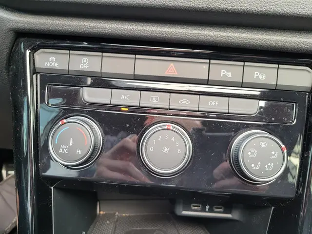 Volkswagen T-Roc 1.5 TSI Sport Business R 2020 Benzine 13