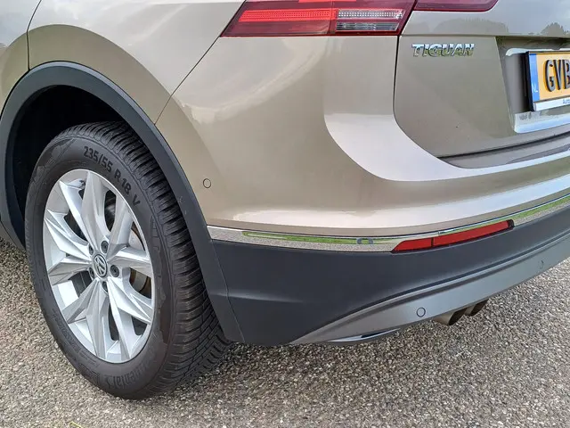 Volkswagen Tiguan 1.4 TSI 4Motion Highline 2017 Benzine 16