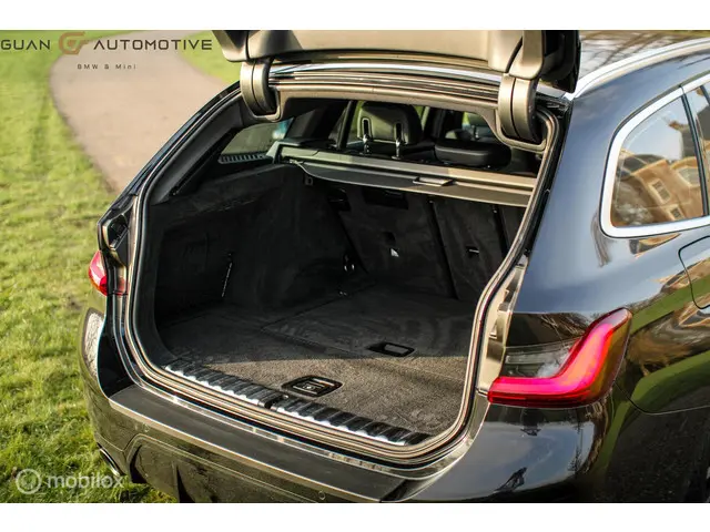 BMW 3 Serie Touring 320i | NAP | M sport | 2023 Benzine 16