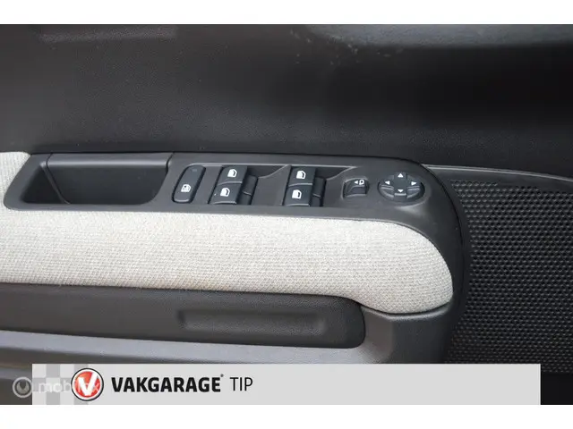 Citroën C3 Aircross 1.2 PureTech S&S Shine 2018 Benzine 21