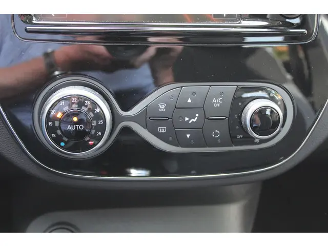 Renault Captur 1.2 TCe Bose 2017 Benzine 26