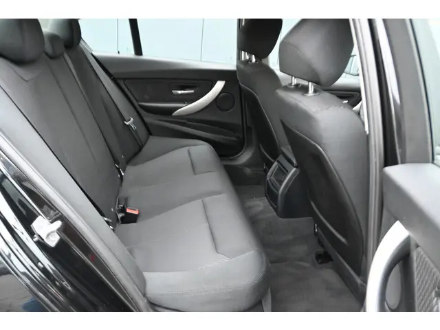 BMW 3 Serie 316i Business 2015 Benzine 24