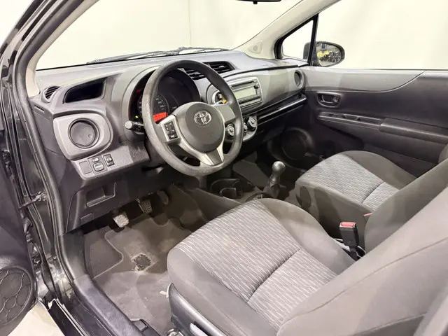 Toyota Yaris 1.0 VVT-i Comfort 2014 Benzine 6