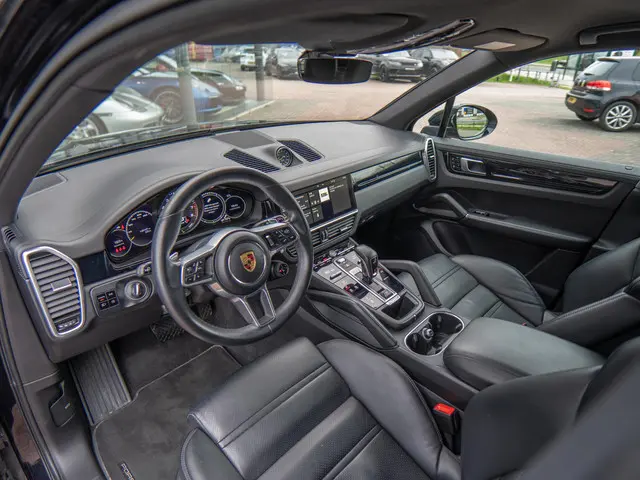 Porsche Cayenne 3.0 E-Hybrid 2021 Hybride Benzine 12