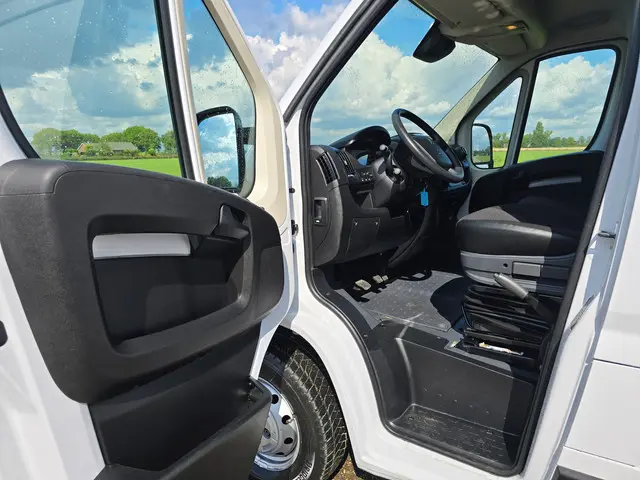 Peugeot Boxer 330 2.2 BlueHDi L2 H2 2021 Diesel 15