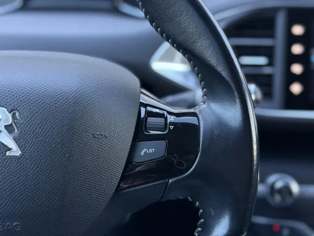 Peugeot 308 1.2 PureTech Allure 2017 Benzine 19