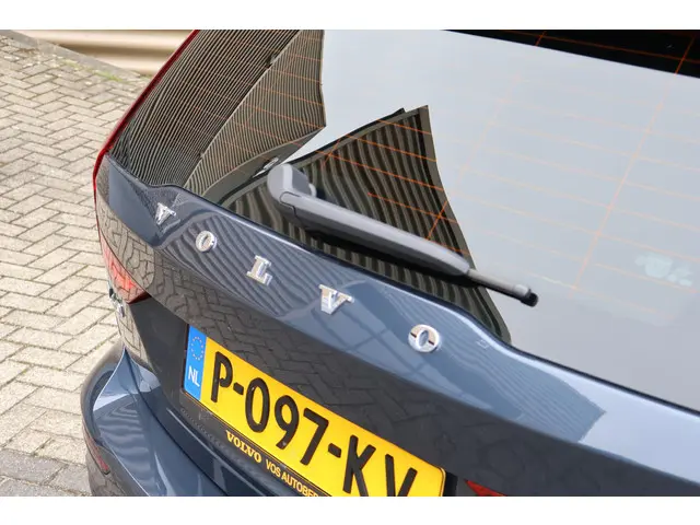Volvo V60 T6 Recharge AWD R-Design 2022 Hybride Benzine 23