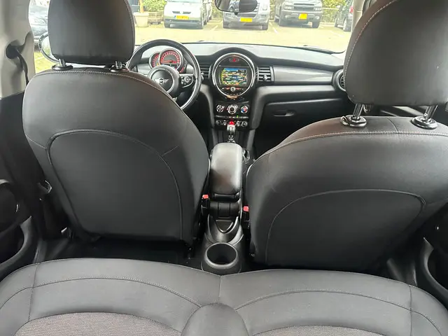 MINI Cooper Mini 1.5 Business , navigatie , pdc 2017 Benzine 6