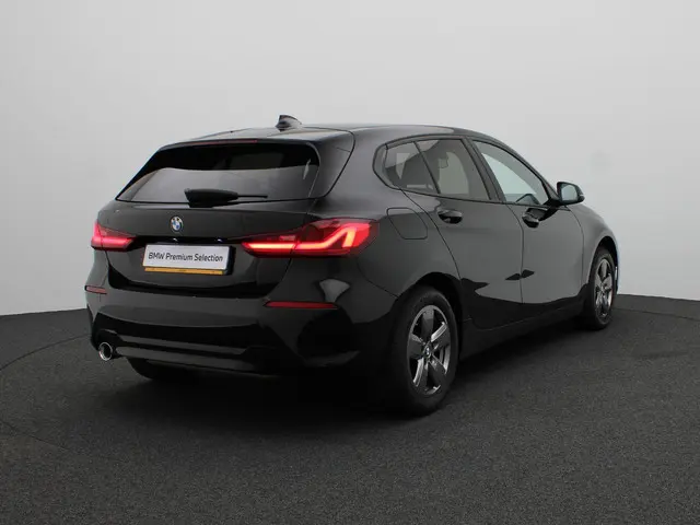 BMW 1 Serie 5-deurs 118i 2020 Benzine 2