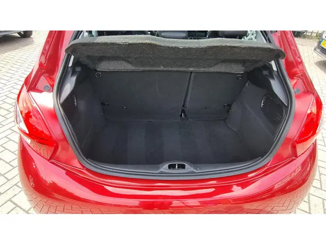 Peugeot 208 1.2 VTi Allure 2014 Benzine 9