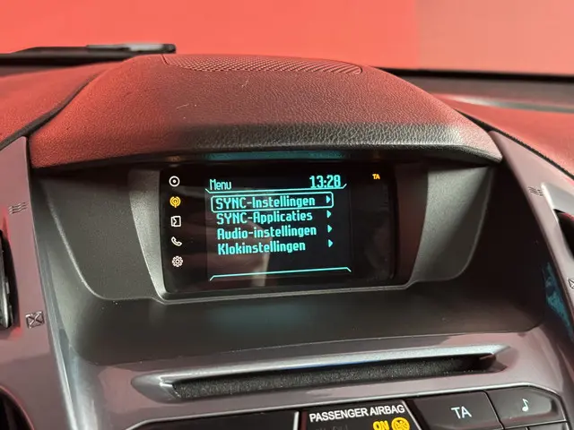 Ford Tourneo Connect Compact 1.0 Titanium 2015 Benzine 34