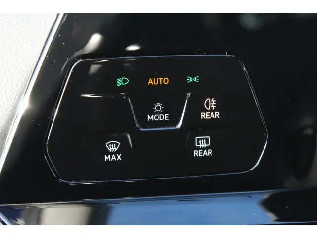 Volkswagen Golf 1.0 TSI Life Business 2022 Benzine 6