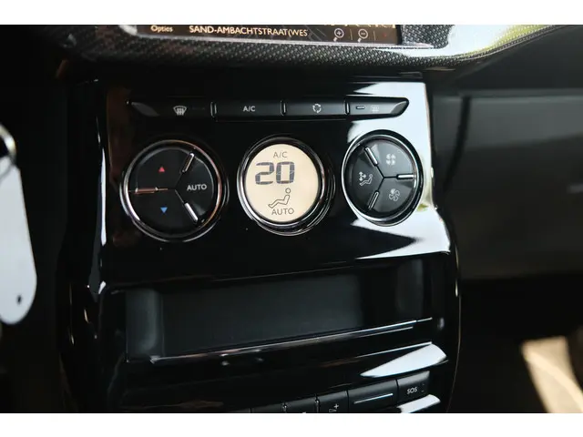 DS DS 3 3 PT 82 So Chic 2016 Benzine 28