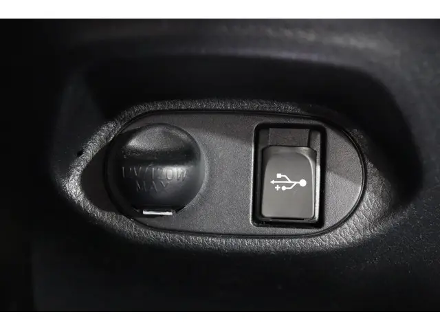 Toyota Yaris 1.5 Hybrid Trend, 2016 Hybride Benzine 12