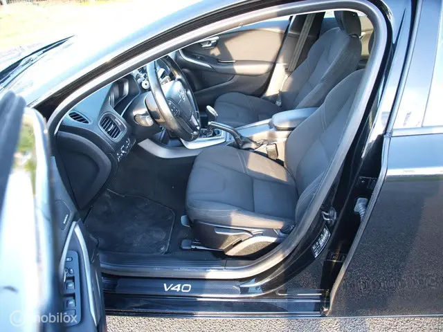 Volvo V40 T3 150pk Momentum 2013 Benzine 17