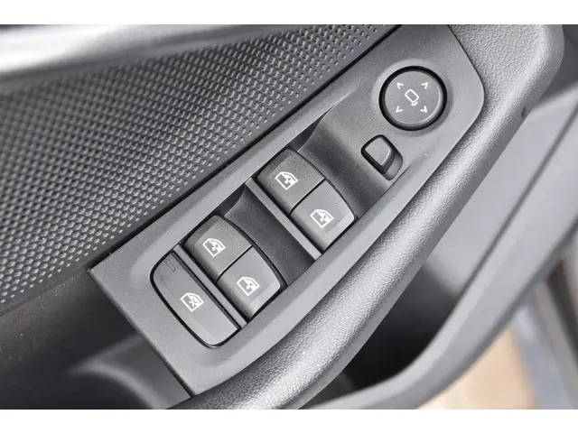 BMW 1 Serie 118i Executive Edition 2020 Benzine 11