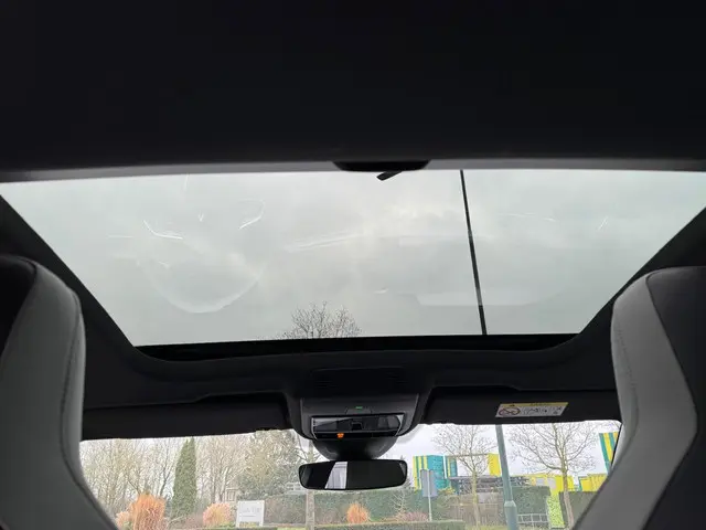 Volkswagen Golf 1.5 eTSI R-Line 2022 Benzine 6