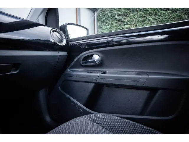 Volkswagen up! 1.0 high up! 2015 Benzine 33