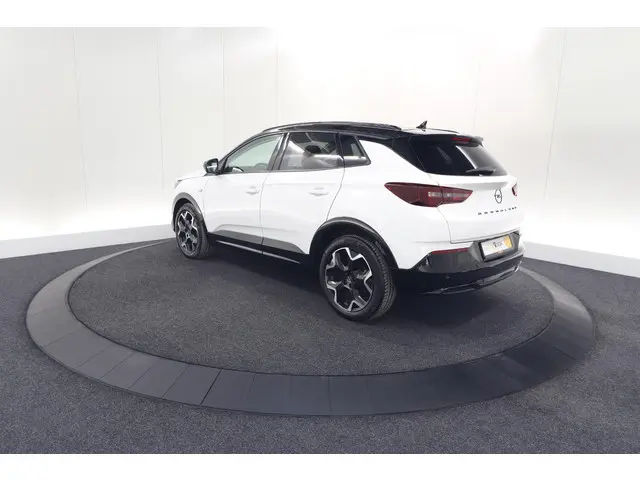 Opel Grandland Turbo 130 AT8 Ultimate 2024 Benzine 12