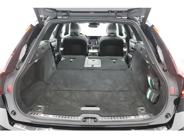 Volvo V90 2.0 T8 AWD R-Design 2021 Hybride Benzine 32