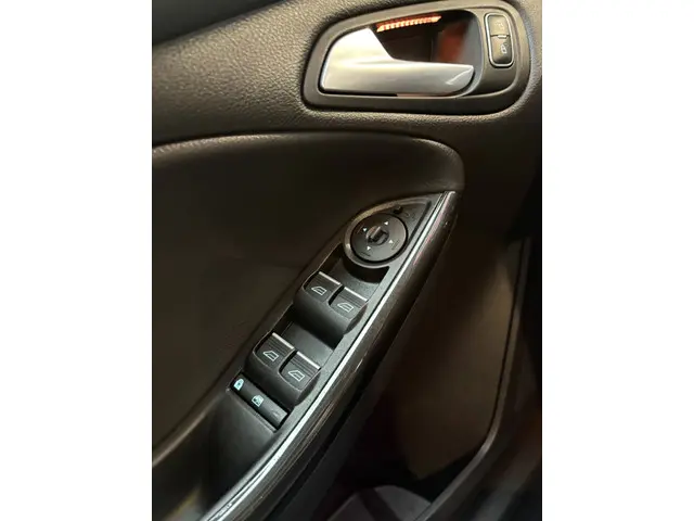 Ford Focus Wagon 1.5 Titanium Edition 2014 Benzine 16