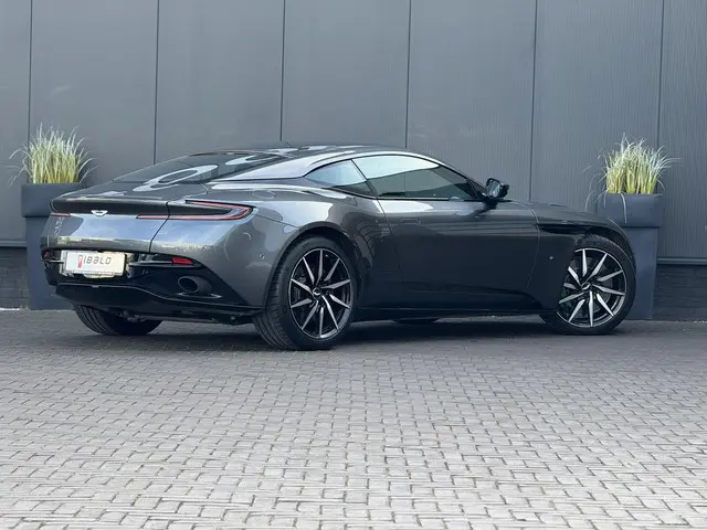 Aston Martin DB11 2