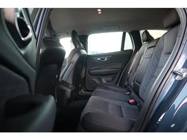 Volvo V60 2.0 B3 Essential Edition 2024 Benzine 14
