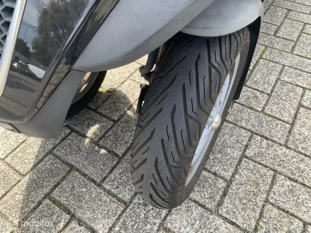 Piaggio MP3 400 LT 24.dkm AUTORIJBEWIJS B 2014 Benzine 16