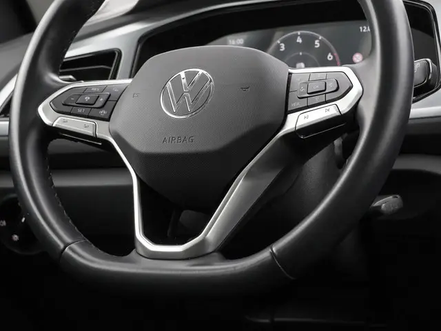 Volkswagen T-Roc 1.0TSI/110PK Life Business 2023 Benzine 17