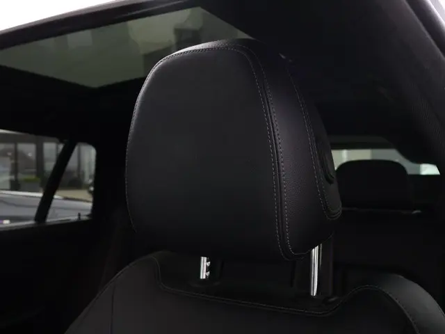 BMW 3 Serie Touring 330i High Executive 2021 Benzine 53