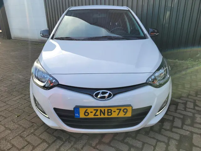 Hyundai i20 1.2 HP i-Motion 2015 Benzine 9