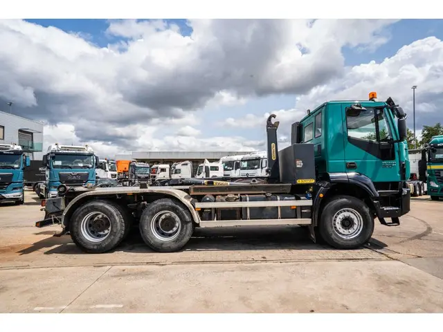 Iveco Trakker 360-6x4-PALFINGER 2015 Diesel 12