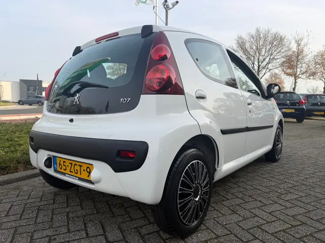 Peugeot 107 1.0 Active facelift led airco 2012 Benzine 10