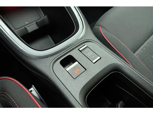 Fiat 600e RED 54 kWh 2025 Elektrisch 31