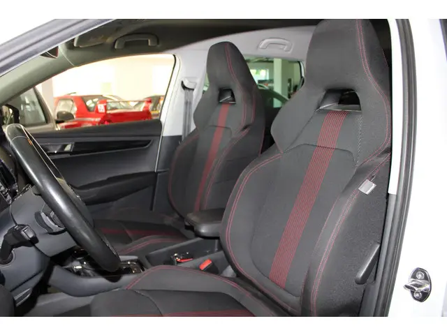 Škoda Karoq 1.5 TSI RS Sport 2018 Benzine 10